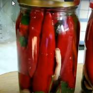 Come preparare i peperoncini piccanti in salamoia o salati per l'inverno?